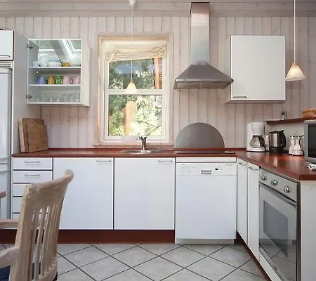 Four-bedroom Holiday In 2 *