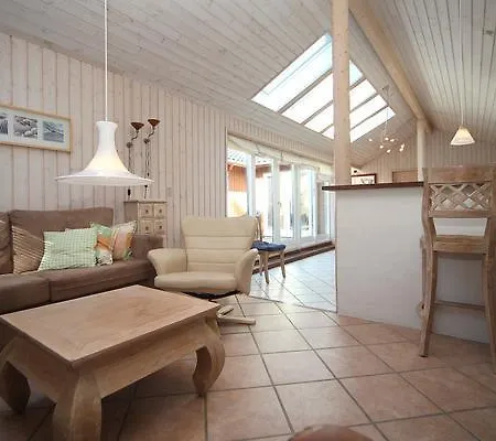 Four-bedroom Holiday In 2 Semesterbostad *